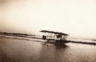 Idrovolante nella laguna di Grado