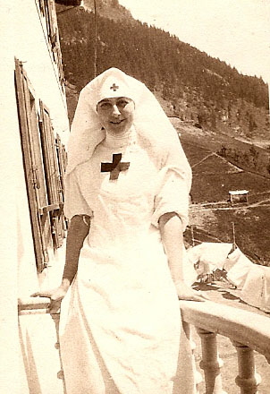 La Signora Piccione - Infermiera volontaria2