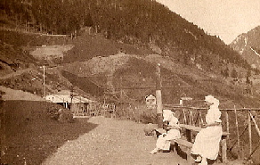 Sul piazzale dell'ospedale 41
