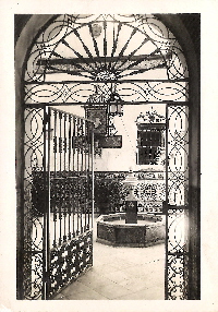 1936_Alcazar_Patio_Sevillano