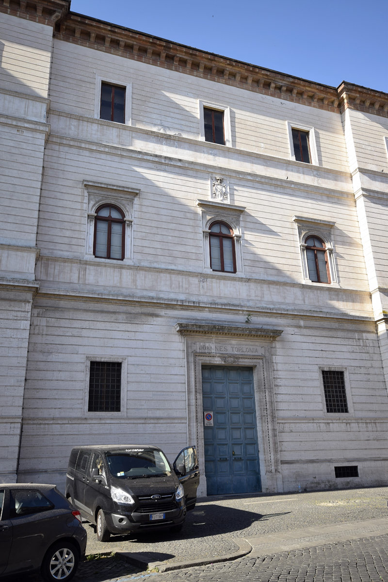Via_dei_Corridiri-Palazzo_Torlonia