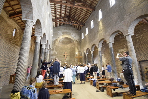 Borgo_S_Spirito-Chiesa_di_S_Lorenzo_in_piscibus-Navata (2)