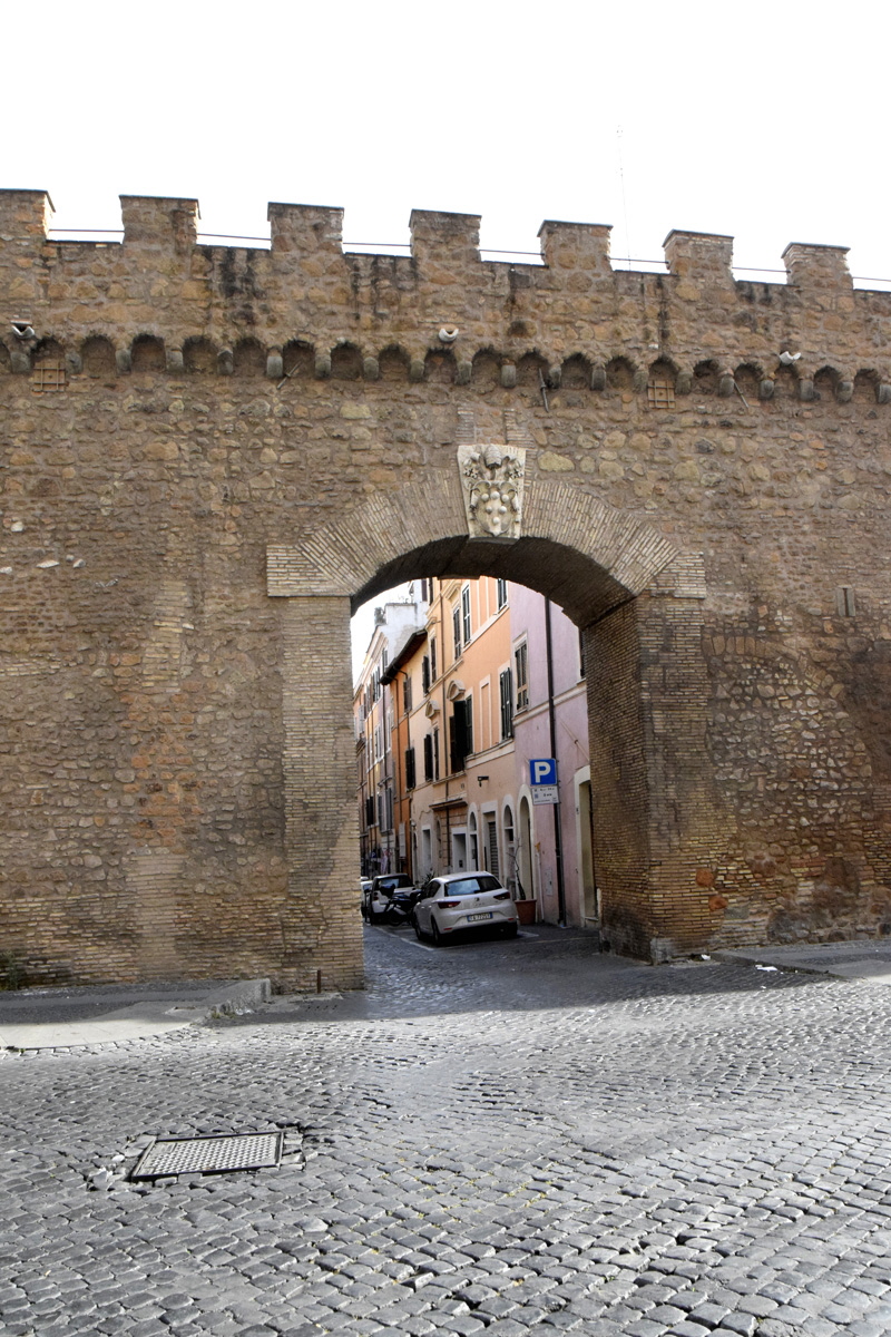 Via_dei_Corridori-Porta_Farinone (2)