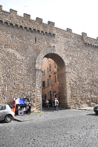 Via_dei_Corridori-Porta_Orfeo