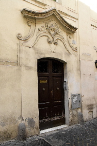 Via_del_Falco-Palazzo_al_n_18-Portone