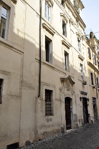 Via_del_Falco-Palazzo_al_n_18