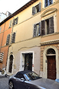 Vicolo_del_Farinone-Palazzo_al_n_29