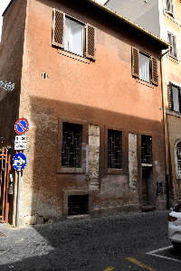 Vicolo_del_Farinone-Palazzo_al_n_6
