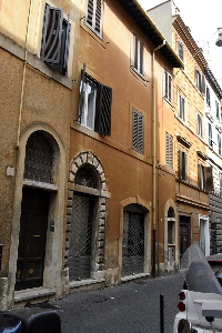 Vicolo_del_Farinone-Palazzo_al_n_8