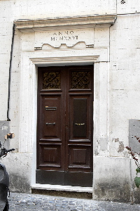 Via_degli_Ombrellari-Palazzo_al_n_4-Portone