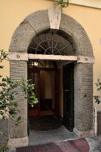 Vicolo_delle_Palline-Palazzo_al_n_24-Portone (2)