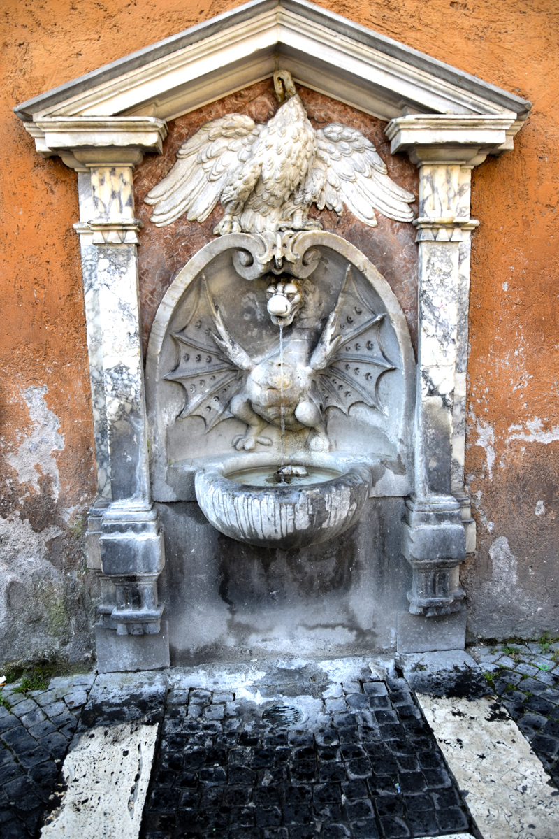 Via_della_Conciliazione-Palazzo_dei_Penitenzieri-Fontana_destra (2)