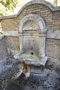 Piazza_delle_Vaschette-Fontana (3)