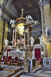 Via_Traspontina-Chiesa_di_S_Maria_in_Traspntina-Altare_maggiore (4)