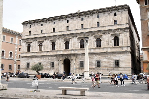 Via_della_Conciliazione-Palazzo_Torlonia_al_n_130 (2)