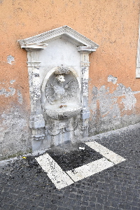 Via_della_Conciliazione-Palazzo_dei_Penitenzieri_al_n_33-Fontana