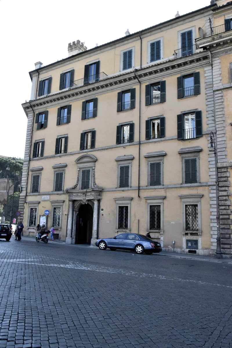 Piazza_Aracoeli-Palazzo_Massimo_Rignano_al_n_1 (8)