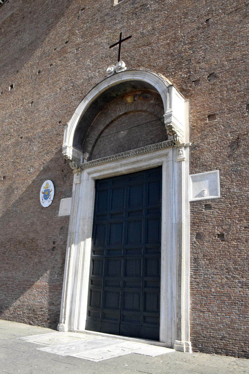 Piazza_Aracoeli-Chiesa_omonima-Ingresso_centrale