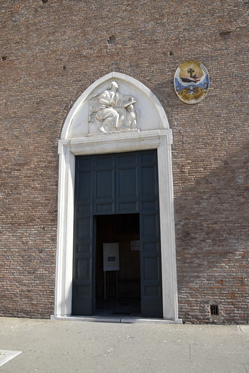 Piazza_Aracoeli-Chiesa_omonima-Ingresso_sinistro