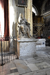 Piazza_Aracoeli-Chiesa_omonima-Statua_Paolo_III (27)