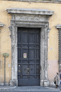 Piazza_Aracoeli-Palazzo_Pecci_al_n_3-Portone