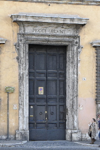 Piazza_Aracoeli-Palazzo_Pecci_al_n_3-Portone