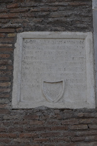 Piazza_dell_Aracoeli-Chiesa_omonima-Lapide_Rifacimento_Scalinata-1348