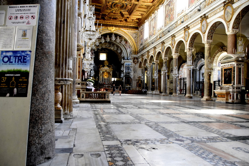 Piazza_dell_Aracoeli-Chiesa_omonima-Navata_centrale