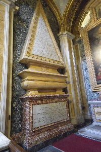 Piazza_Campitelli-Chiesa di S Maria in Portico-Monumento_del_card_Roberto_Capizucchi-1685