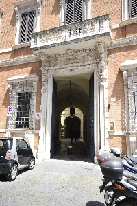 Piazza_Campitelli-Palazzo_al_n_2-Portone