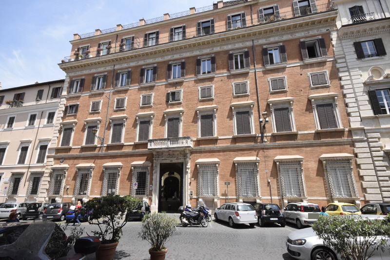 Piazza_Campitelli-Palazzo_al_n_2