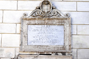 Piazza_del_Campidoglio-Palazzo_dei_Senatori-Lapide_Argini-1870
