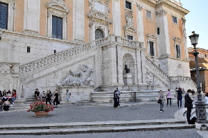 Piazza_del_Campidoglio-Palazzo_dei_Senatori-Scalea