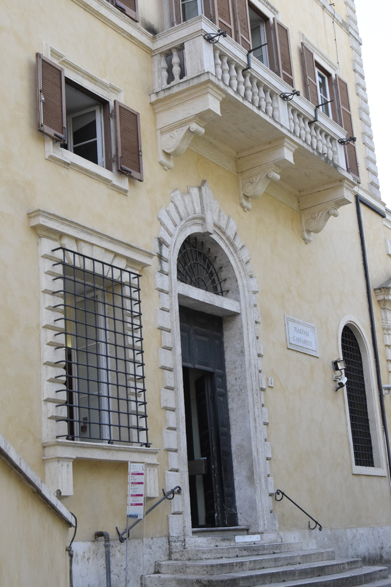 Via_di_Villa_Caffarelli-Palazzo-Portone (2)