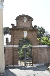 Via_di_Villa_Caffarelli-Villa_ingresso-giardino