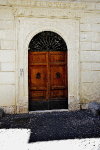 Via dei Fienili-Palazzo_al_n_42-Portone (2)
