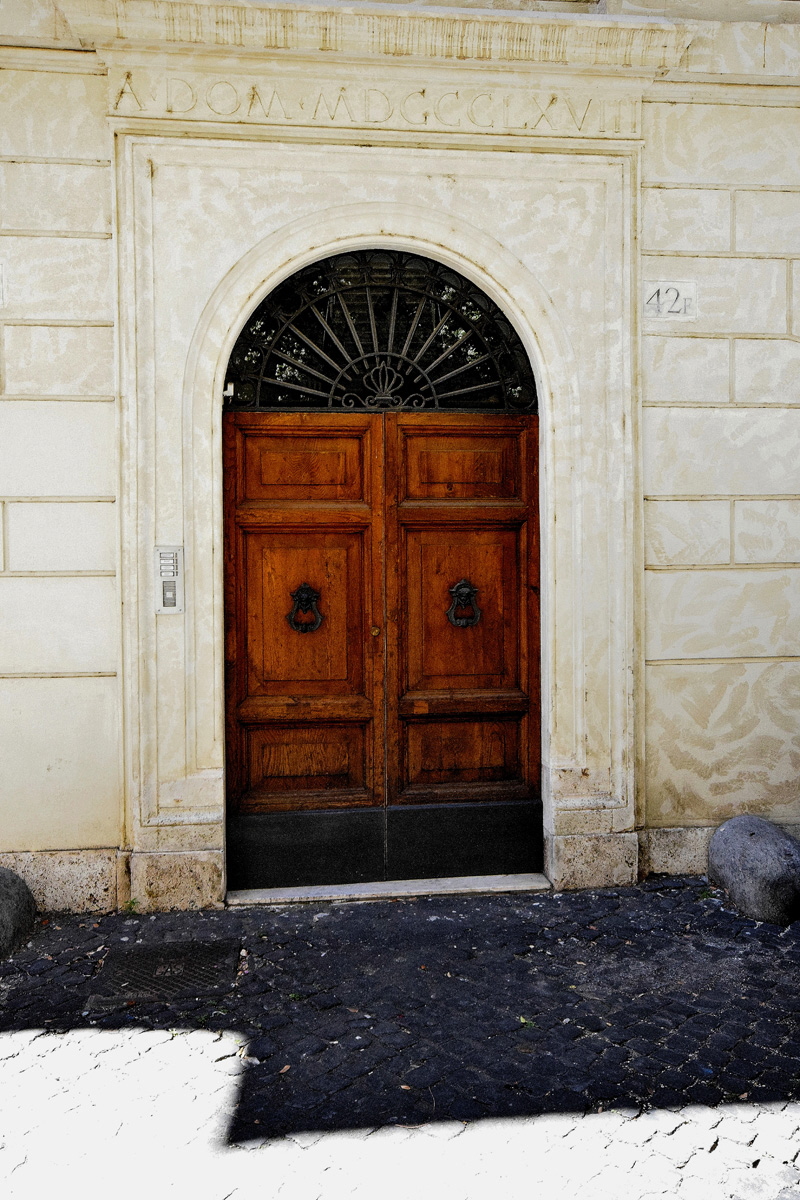 Via dei Fienili-Palazzo_al_n_42-Portone (2)