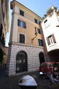 Via_della_Tribuna_di_Tor_de_Specchi-Palazzo_al_n_18