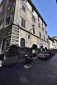 Via_della_Tribuna_di_Tor_de_Specchi-Palazzo_al_n_8_01