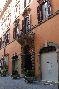 Via_Bocca_di_Leone-Palazzo_al_n_25-Ingresso