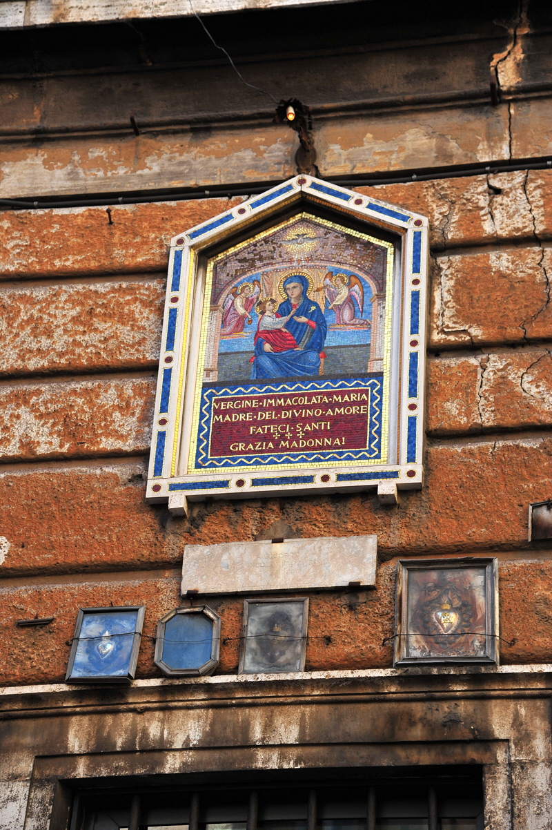 Piazza_Nicosia_angolo_via_della_Scrofa-Edicola (3)