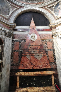 Piazza_del_Popolo-Chiesa_di_S_Maria_del_popolo-Cappella_Chigi-Monumento_a_Sigismondo_Chigi-1526