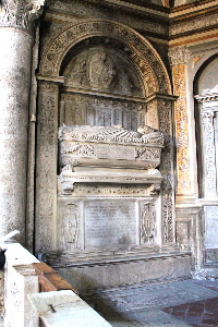 Piazza_del_Popolo-Chiesa_di_S_Maria_del_popolo-Monumento_del_card_Giorgio_Costa-1508