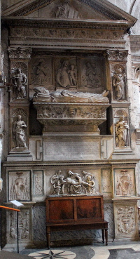 Piazza_del_Popolo-Chiesa_di_S_Maria_del_popolo-Monumento_del_card_Ludovico_Podochatero-1506