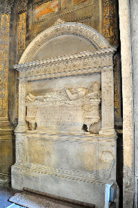 Piazza_del_Popolo-Chiesa_di_S_Maria_del_popolo-Monumento_di_Marco_Antonio_Albertoni-1485