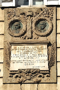 Piazza_del_Popolo -Monumento_a-Targhini_e_Montanari-1909