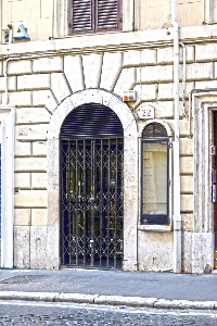 Via_Sistina-Palazzo_al_n_22-23-portone