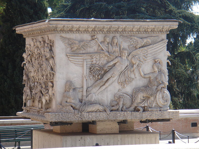 Piazza Colonna - Basamento della colonna di Antonino Pio