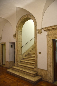 Largo_del_Nazzareno-Palazzo_del_Bufalo-Atrio (2)