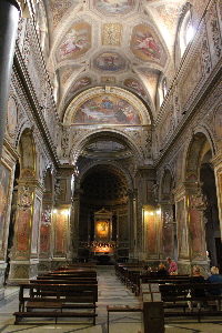Piazza_Capranica-Chiesa_di_S_Maria_in_Aquiro-Navata_centrale (3)